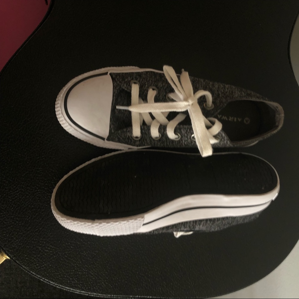 Airwalk Shoes - Picture 2 of 3